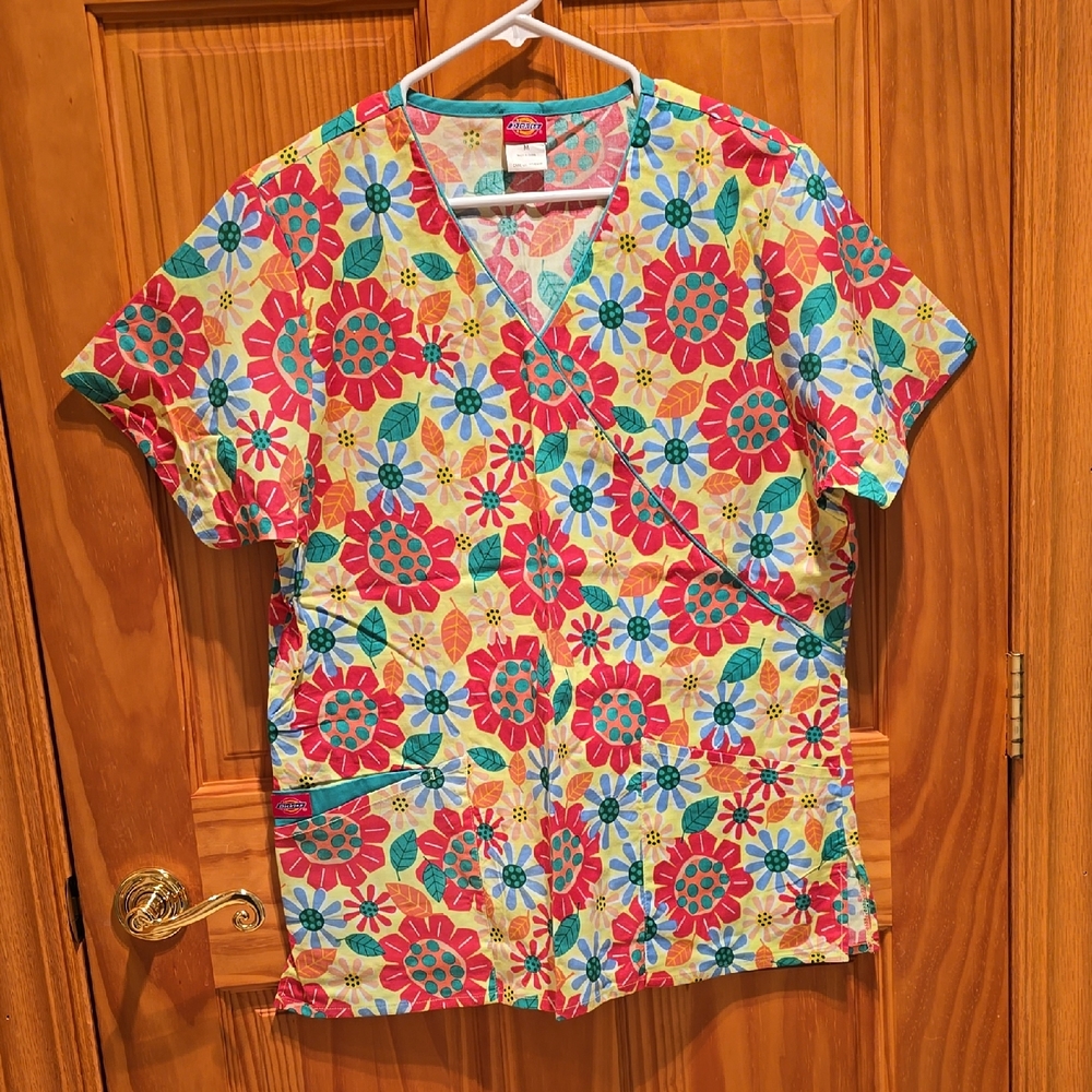 Dickies Colorful Floral Women's Scrub Top